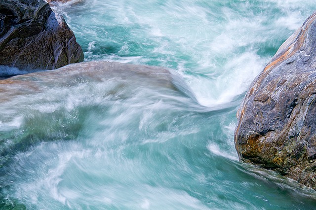 Rock Water / Wasser aus heilkräftigen Quellen